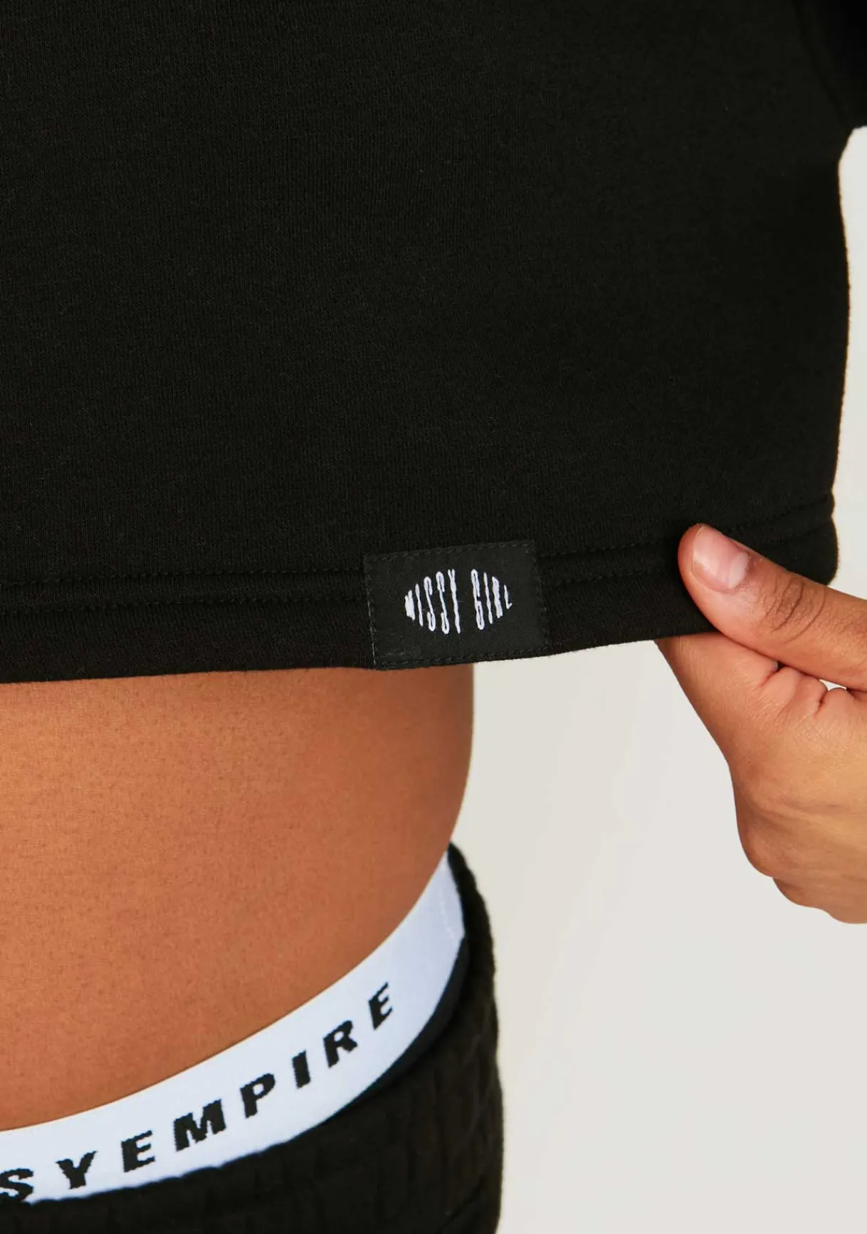 Airport Vibin'|Hoodies & Sweats*Missy Empire Emily Black Missy Tab Detail Cropped Sweatshirt
